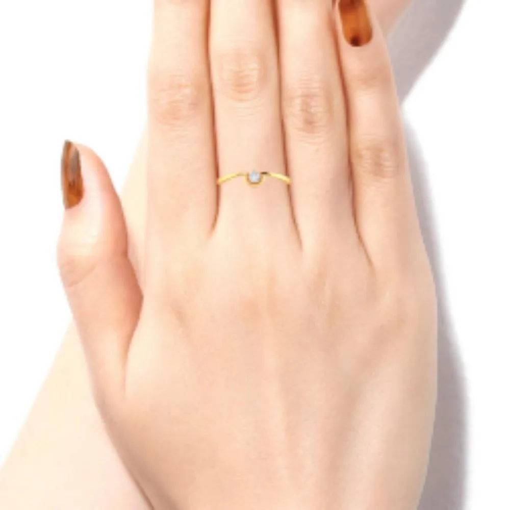 14k Elegant Looking American Diamond And Gold Ring