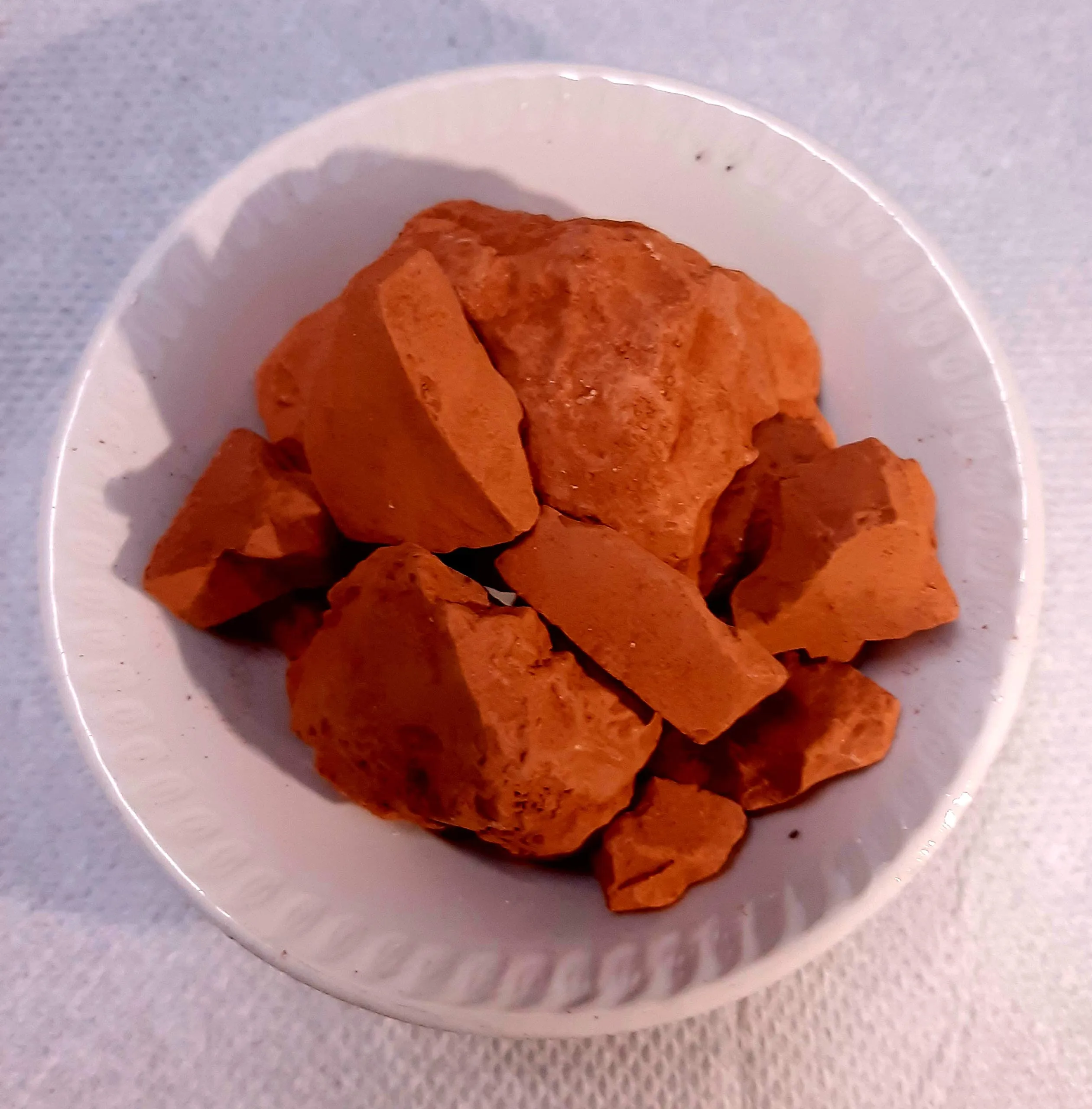 Divinehouse Red Geru Mitti Whole/Stone Form 1/2 Kg (500 GMS)