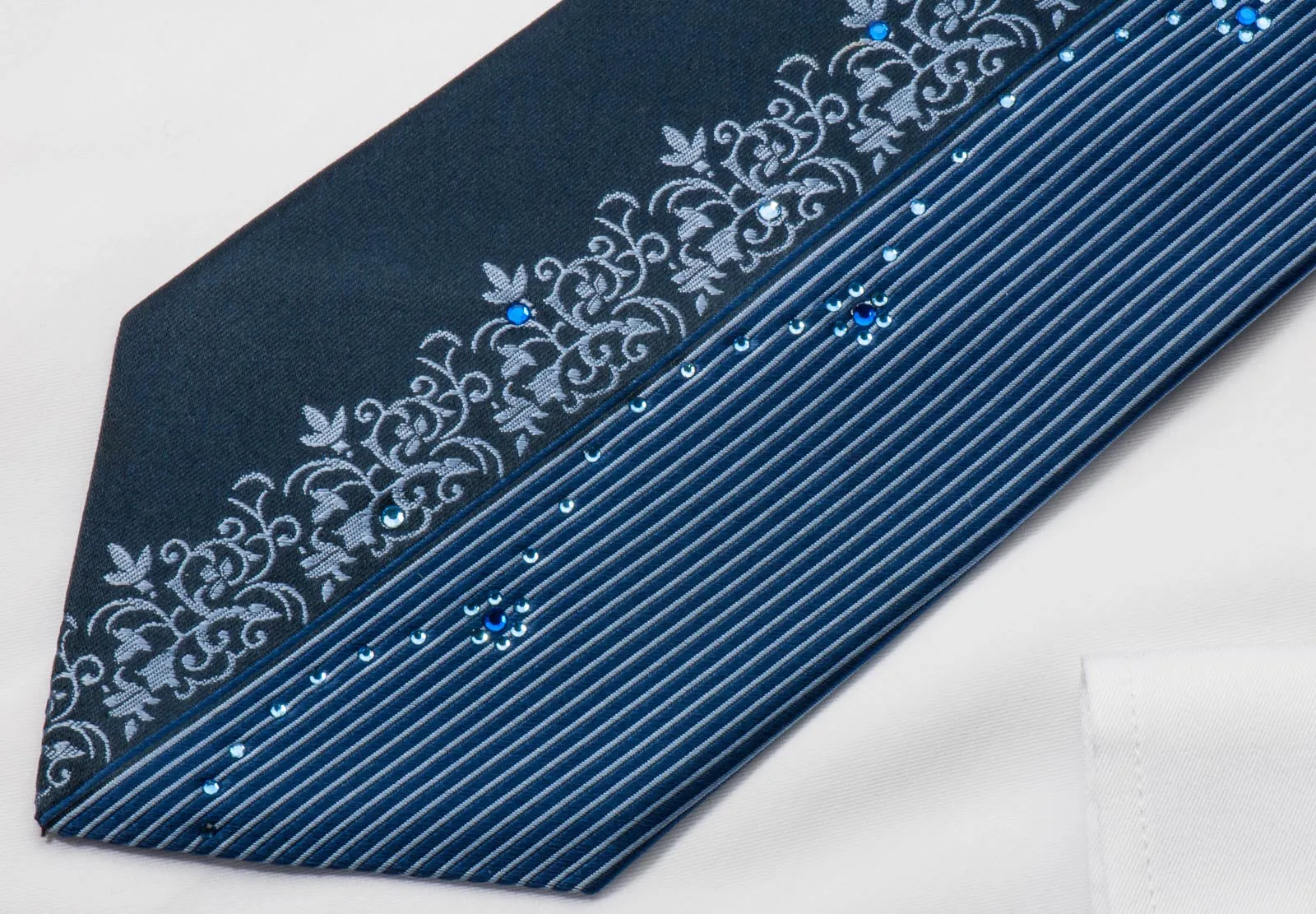 Indian Homme Crystal Rhinestone Tie Stripes & Vines On Blue